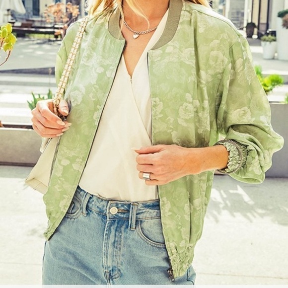 lightweight bomber jacket smocked sleeve and bottom band zipper closure - Picture 1 of 5